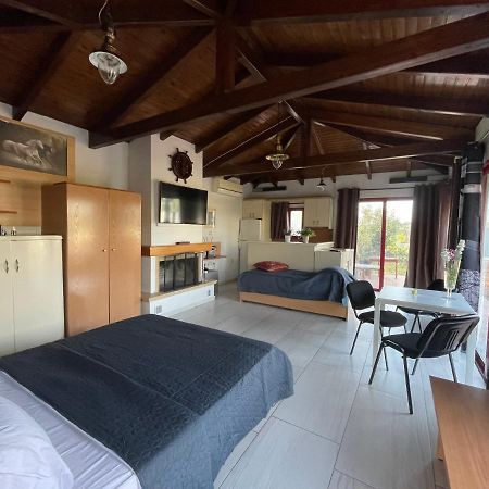 Country Lux Apartment Near Airport Markópoulon Eksteriør bilde
